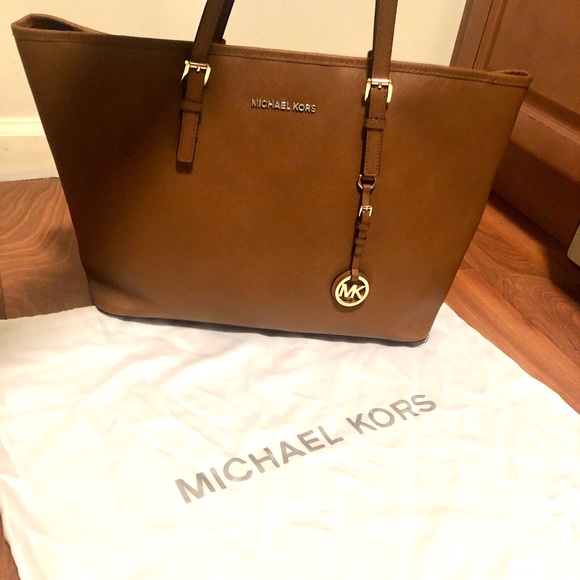 Michael Kors Handbags - Michael Kors Jet Set Tote purse tan brown leather bag